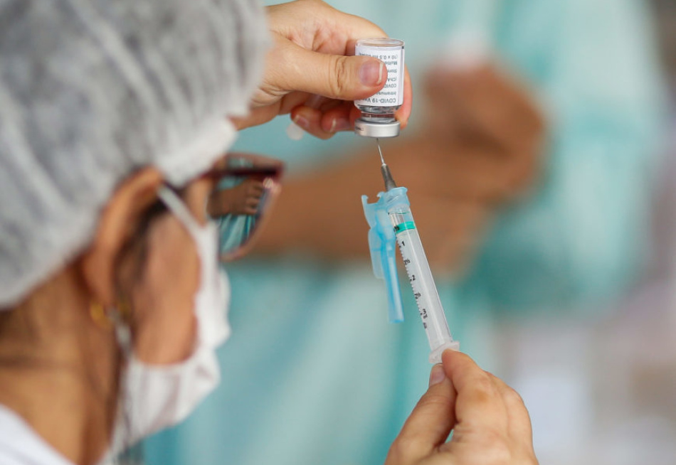 Pessoas com comorbidades de Pará de Minas recebem nesta quarta-feira a vacina contra a Covid-19