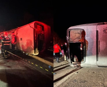 Tragédia na BR-262: ônibus de turismo tomba, deixa três mortos e 45 feridos