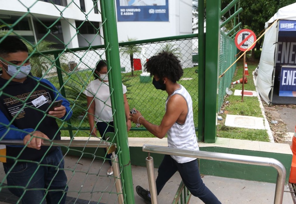 Começa neste domingo a reaplicação do Enem 2021