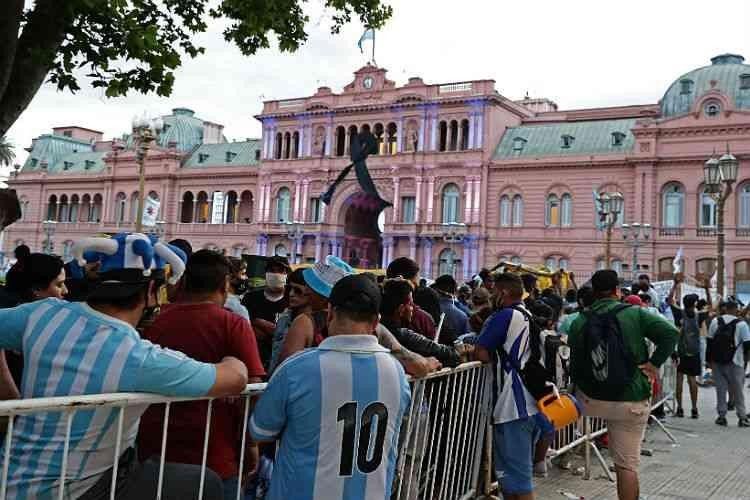 Último adeus a Maradona tem expectativa de mais de 1 milhão de pessoas