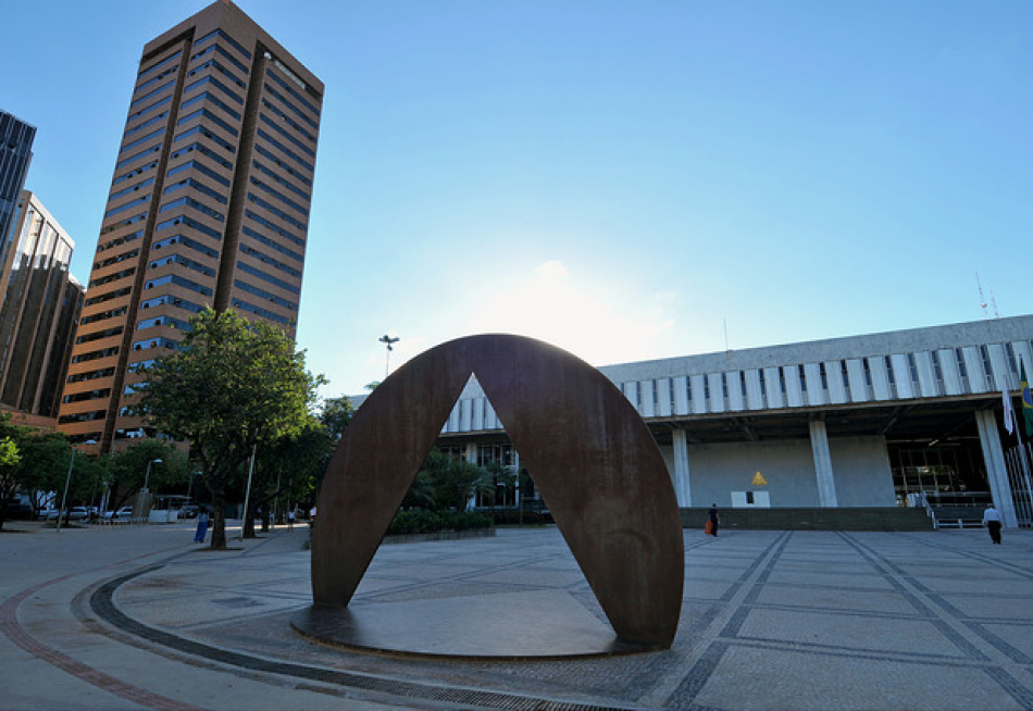 Especialistas e profissionais da educação são contrários à retomada das aulas presenciais em Minas Gerais