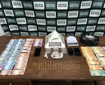 Polícia Militar prende mulher suspeita de envolvimento com o tráfico de entorpecentes no bairro Santos Dumont