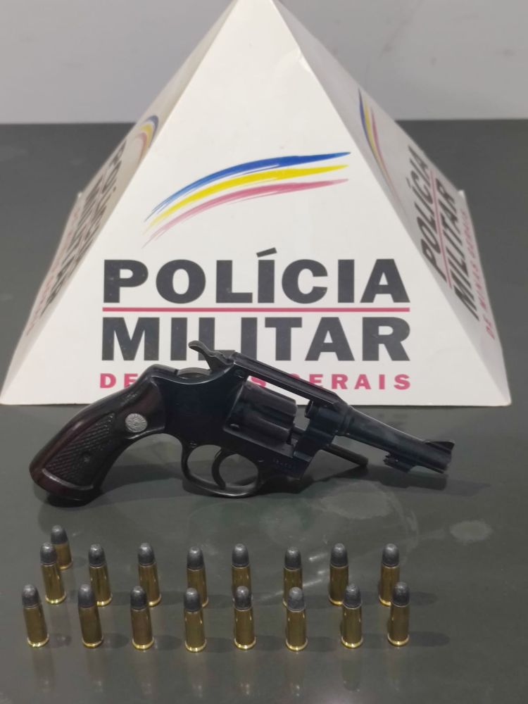 INDIVÍDUO É PRESO  COM ARMA NA CIDADE DE PAPAGAIOS