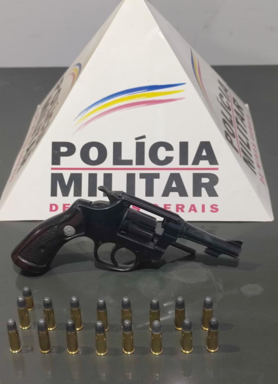 INDIVÍDUO É PRESO  COM ARMA NA CIDADE DE PAPAGAIOS