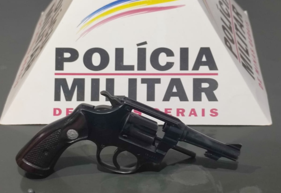 INDIVÍDUO É PRESO  COM ARMA NA CIDADE DE PAPAGAIOS