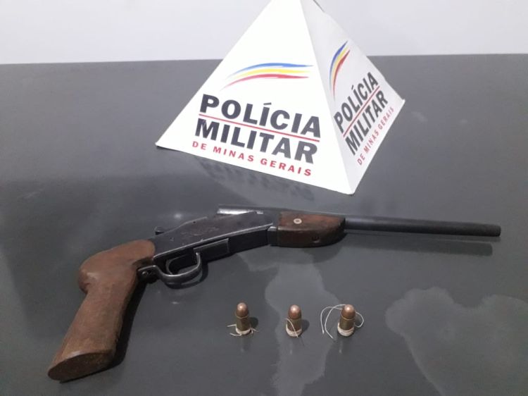 Homem é preso em Papagaios com munição e arma de fogo