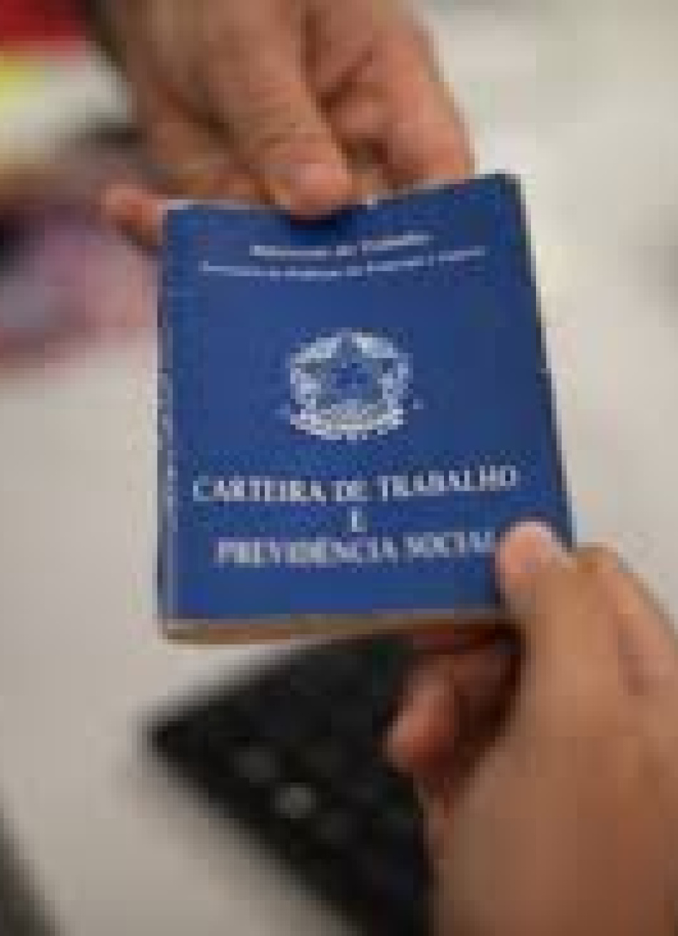 Desemprego no Brasil caiu 13,9% no trimestre encerrado em dezembro