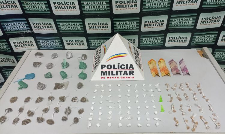 PM PRENDE DOIS SUSPEITOS POR TRÁFICO DE DROGAS NO BAIRRO RECANTO DA LAGOA  E APREENDE MUITA DROGA