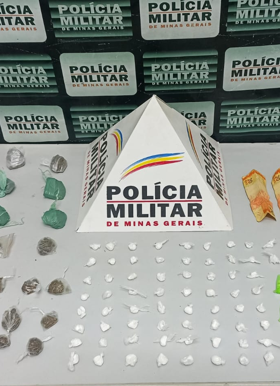 PM PRENDE DOIS SUSPEITOS POR TRÁFICO DE DROGAS NO BAIRRO RECANTO DA LAGOA  E APREENDE MUITA DROGA
