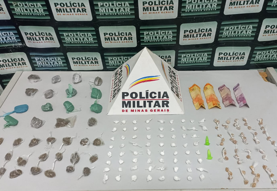 PM PRENDE DOIS SUSPEITOS POR TRÁFICO DE DROGAS NO BAIRRO RECANTO DA LAGOA  E APREENDE MUITA DROGA