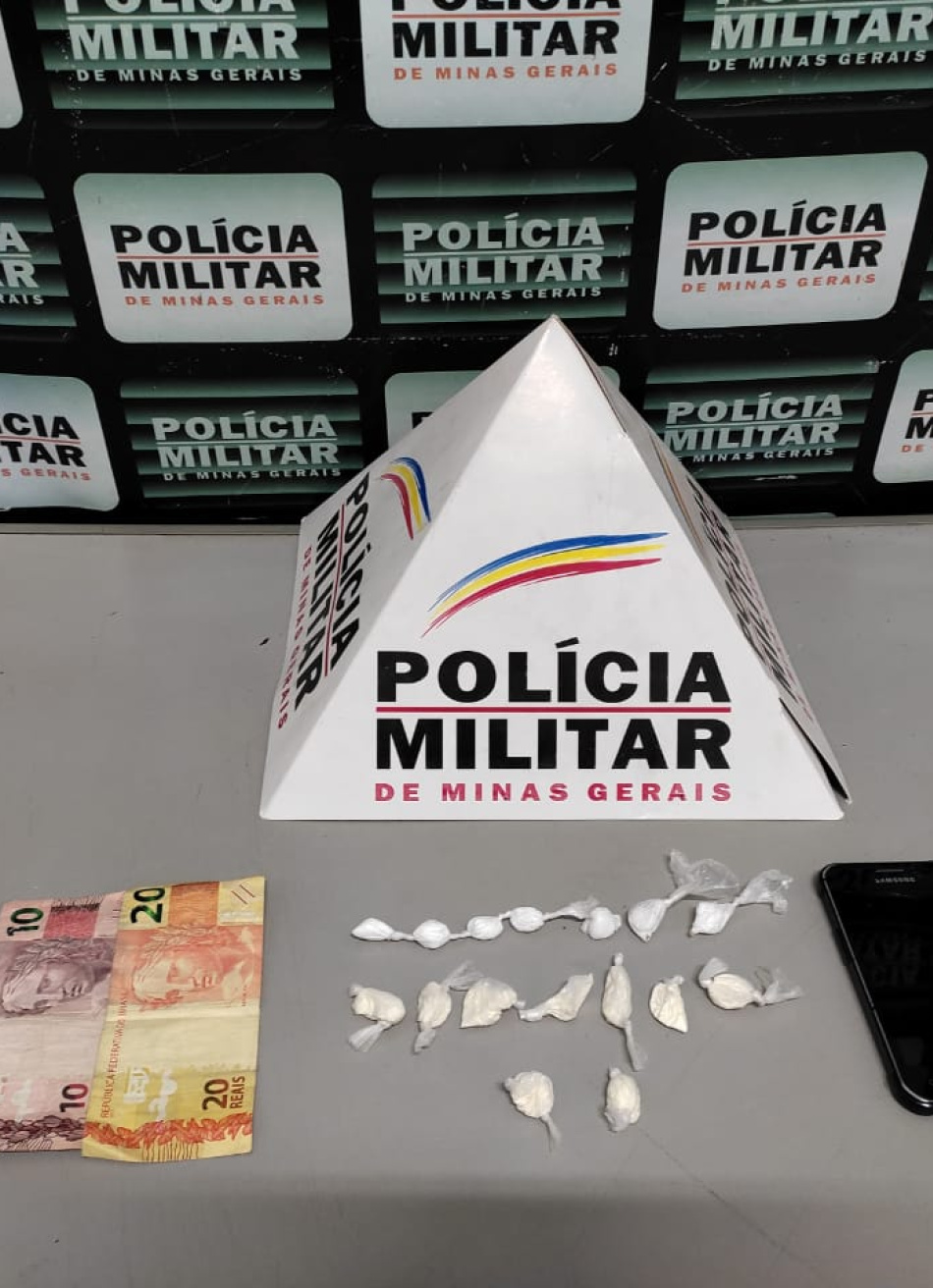 Rapaz é preso pela Polícia Militar no bairro Nossa Senhora de Lourdes acusado de tráfico de drogas