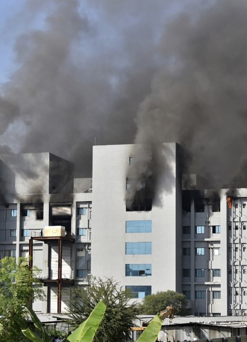 Prédio do Instituto Serum, fabricante de vacinas contra a Covid-19, pega fogo na Índia