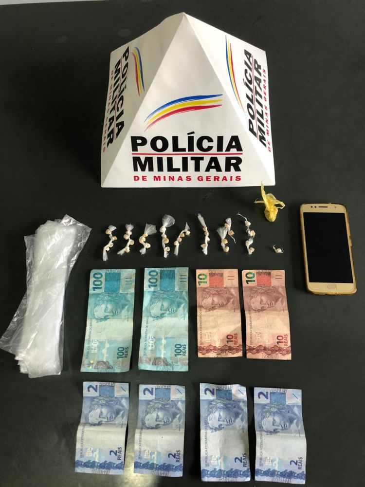 Trio é preso em Papagaios com 33 pedras de crack e uma bucha de maconha