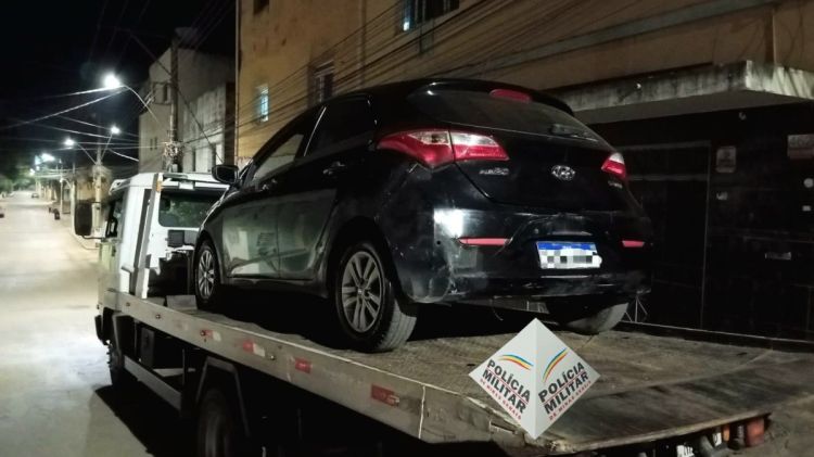 NOVA SERRANA/MG – POLÍCIA MILITAR PRENDE HOMEM POR ADULTERAÇÃO DE PLACA VEICULAR