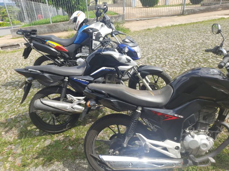 MILITARES DO GEPMOR, APREENDEM DIVERSAS MOTOCICLETAS IRREGULARES