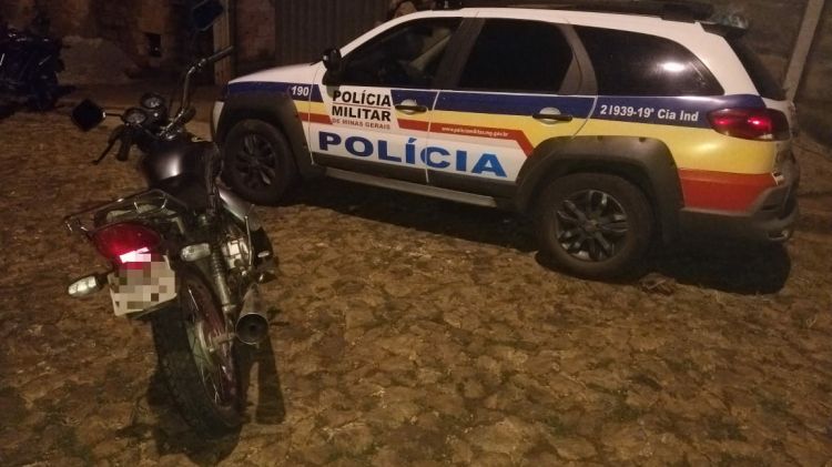 Rapaz é preso pela Polícia Militar no bairro Padre Libério acusado de receptação de moto roubada