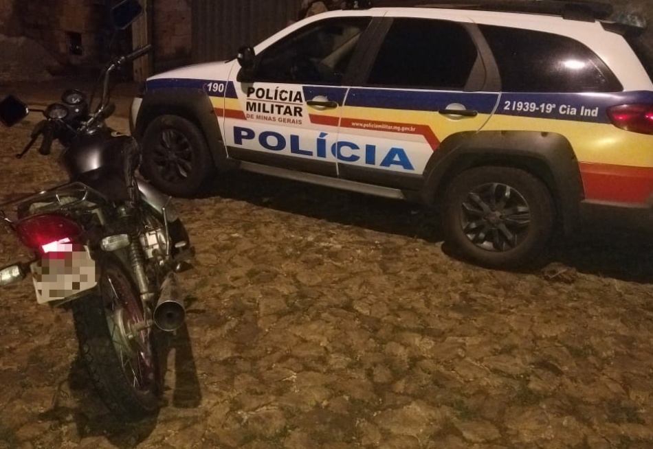 Rapaz é preso pela Polícia Militar no bairro Padre Libério acusado de receptação de moto roubada