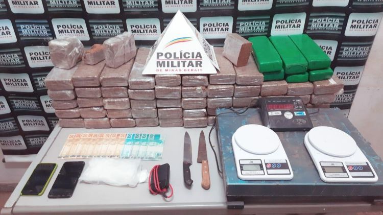 Polícia Militar apreende 58 barras de maconha no bairro Padre Libério, em Pará de Minas
