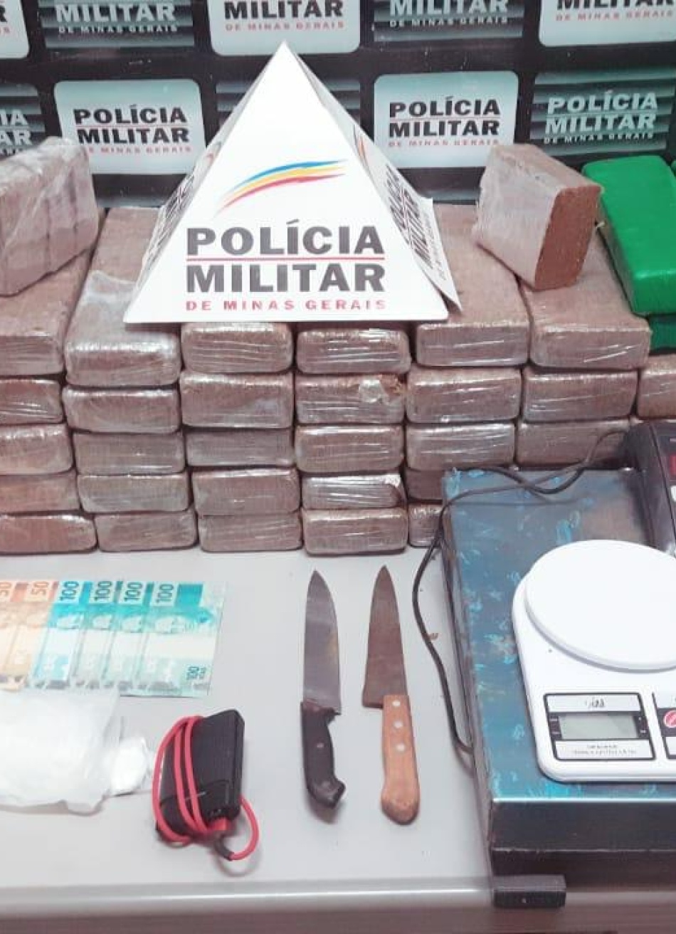 Polícia Militar apreende 58 barras de maconha no bairro Padre Libério, em Pará de Minas