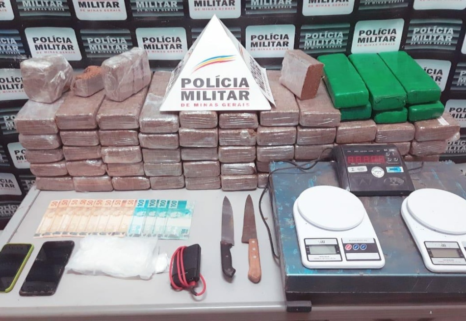 Polícia Militar apreende 58 barras de maconha no bairro Padre Libério, em Pará de Minas