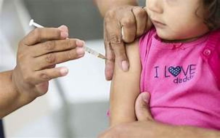 Maioria dos participantes da consulta pública sobre vacinação de crianças é contrária a exigência de prescrição médica
