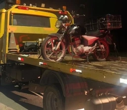 PM evita furto em um estabelecimento comercial, prende dois suspeitos e recupera materiais