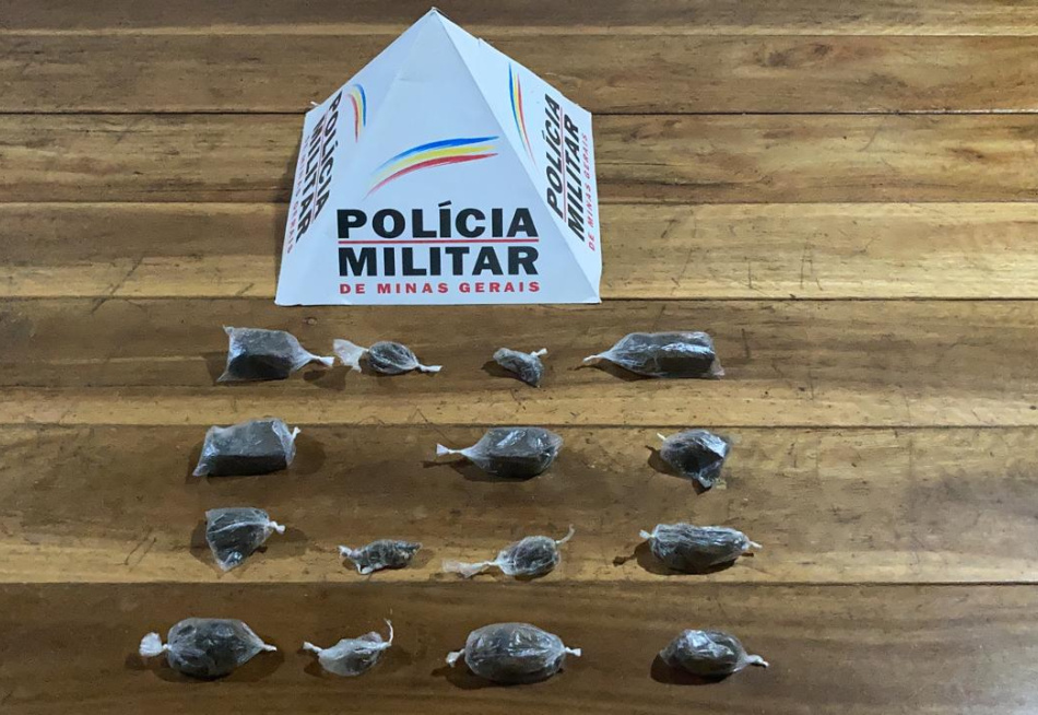 Polícia prende rapaz em Martinho Campos com 15 buchas de maconha