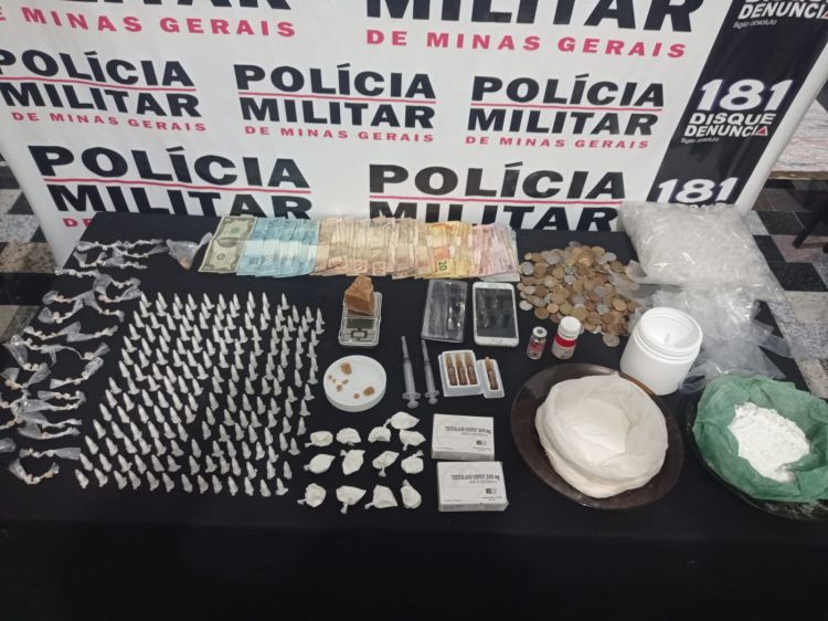 Polícia Militar faz grande apreensão de drogas em Itapecerica