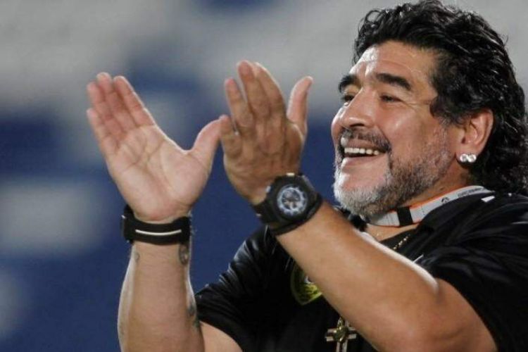 Morre aos 60 anos na Argentina o ex-jogador Diego Maradona