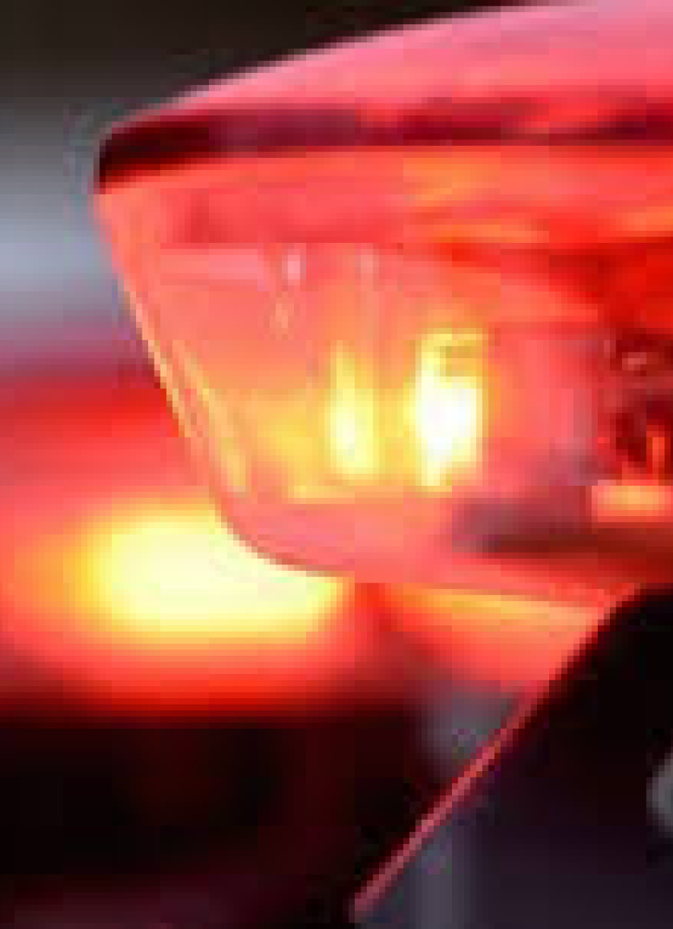 Mulher morre após ser arremessada para fora de uma ambulância no trevo de Antunes