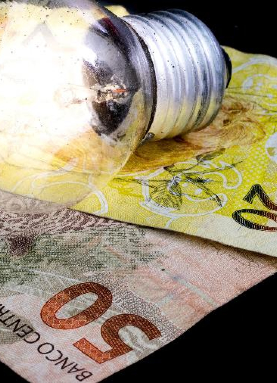 Aneel determina que contas de luz voltam à bandeira amarela neste mês de janeiro