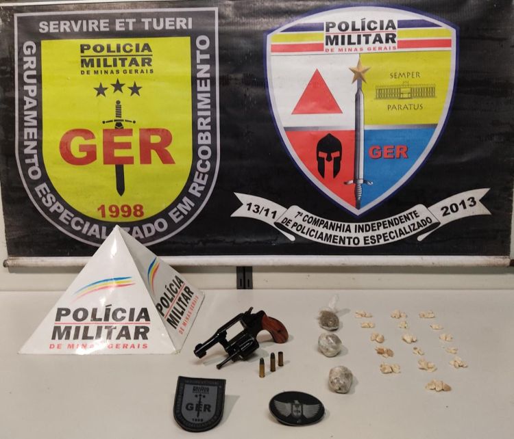 Polícia Militar apreendeu drogas e arma de fogo em Divinópolis