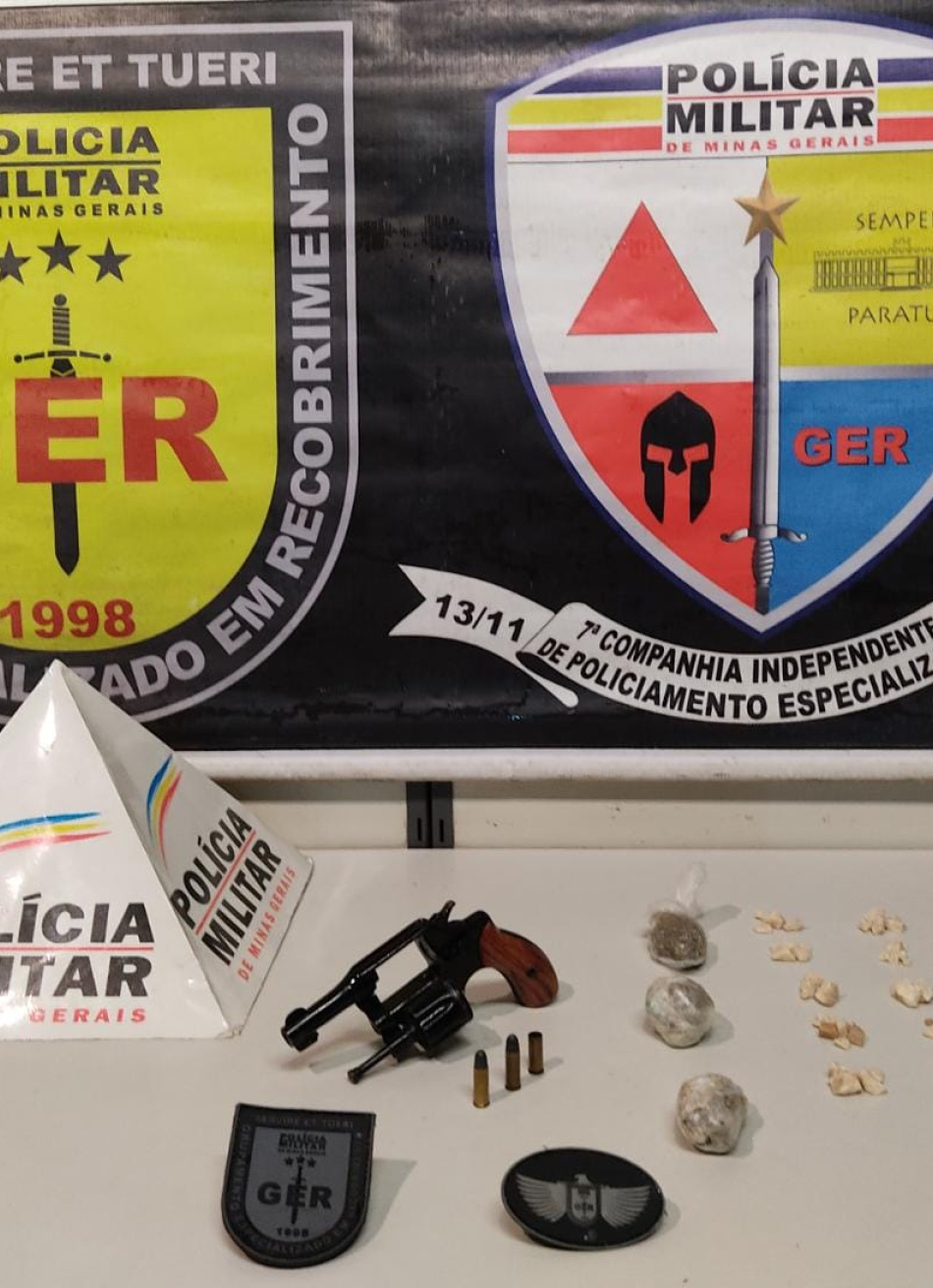 Polícia Militar apreendeu drogas e arma de fogo em Divinópolis