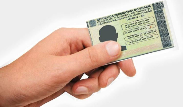 Contran restabeleceu o prazo máximo de 12 meses para conclusão do processo para tirar a CNH