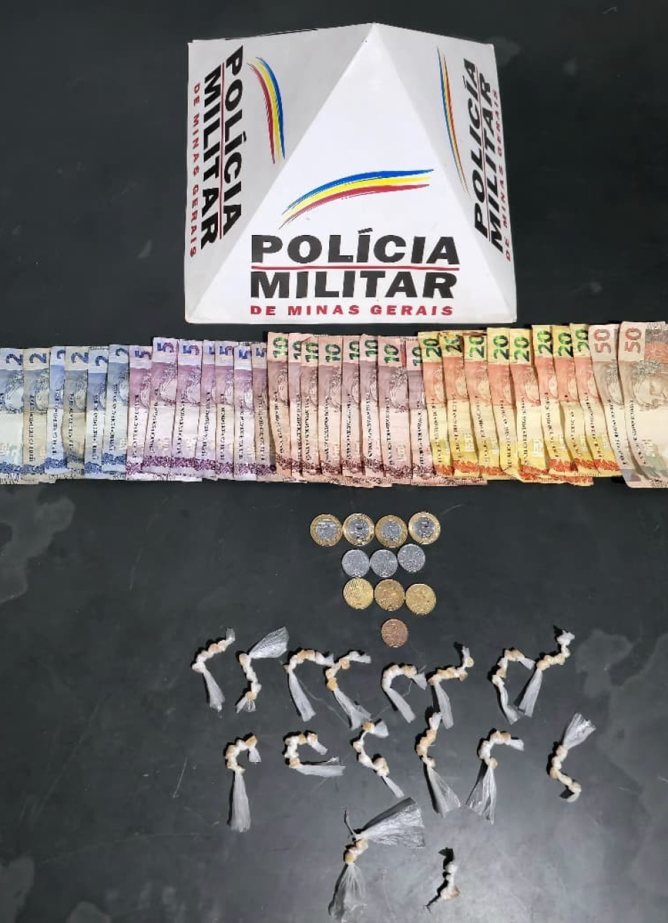 PAPAGAIOS – Polícia Militar apreende adolescentes envolvidos com o tráfico de drogas no centro da cidade