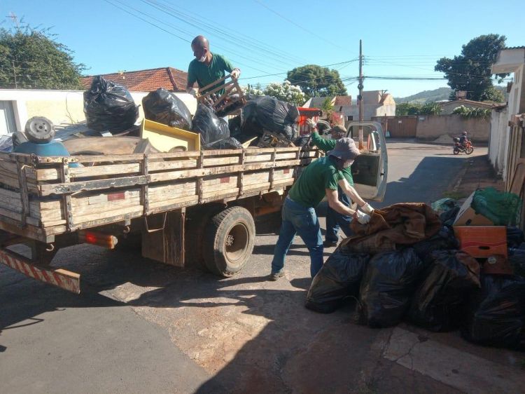 Mutirão de limpeza retirou mais de 21 toneladas de objetos nos bairros JK, São Vicente de Paulo e Esplanada