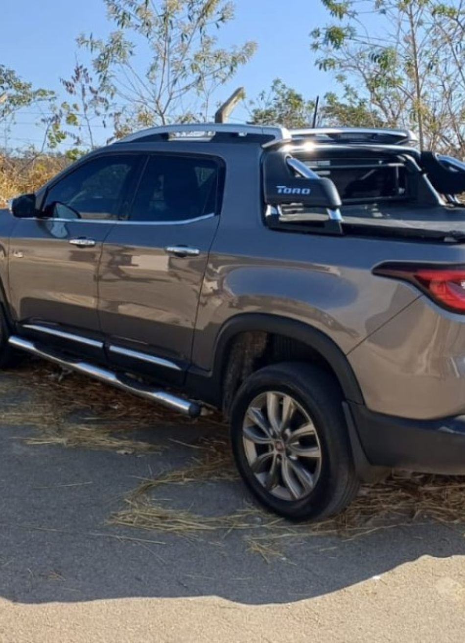 Empresário é vítima de assalto em Nova Serrana; caminhonete é recuperada pela PM