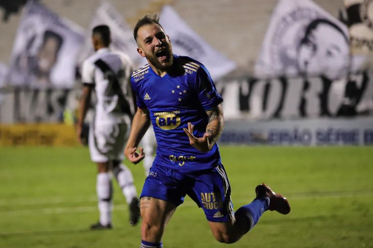 Cruzeiro vence a Ponte Preta e sobe para o 14º lugar na tabela de classificação da Série B