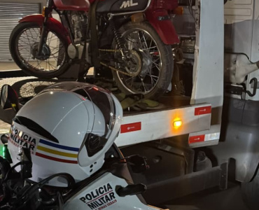 NOVA SERRANA/MG – POLÍCIA MILITAR PRENDE HOMEM E APREENDE MOTOCICLETA SEM PLACA E COM SINAIS DE ADULTERAÇÃO
