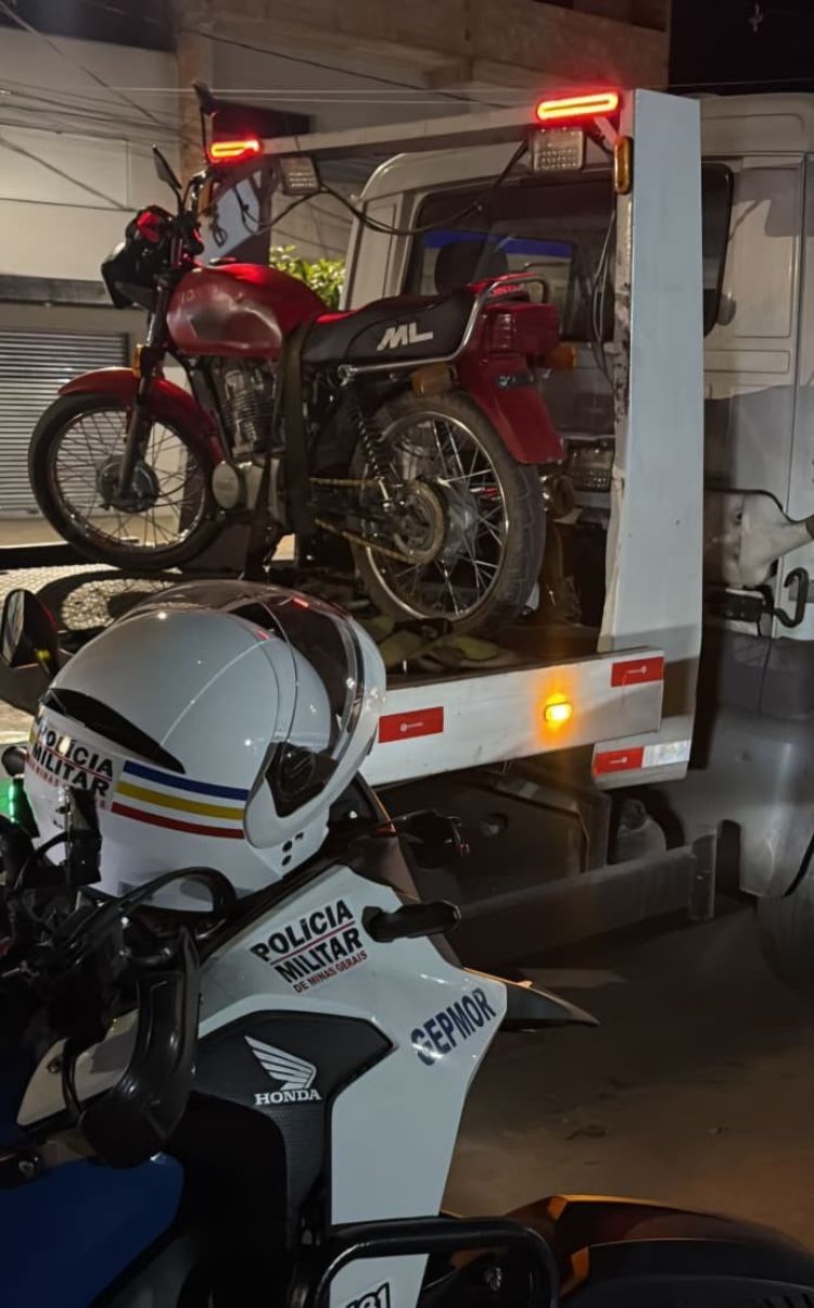 NOVA SERRANA/MG – POLÍCIA MILITAR PRENDE HOMEM E APREENDE MOTOCICLETA SEM PLACA E COM SINAIS DE ADULTERAÇÃO