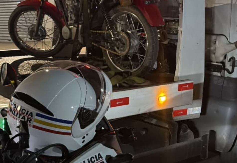 NOVA SERRANA/MG – POLÍCIA MILITAR PRENDE HOMEM E APREENDE MOTOCICLETA SEM PLACA E COM SINAIS DE ADULTERAÇÃO