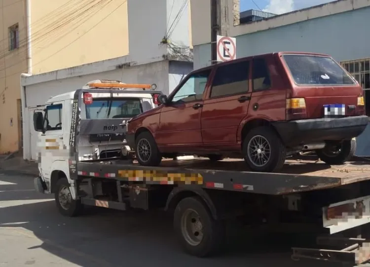 Veículo com sinais de adulteração e possível origem criminosa é apreendido pela PM em Nova Serrana