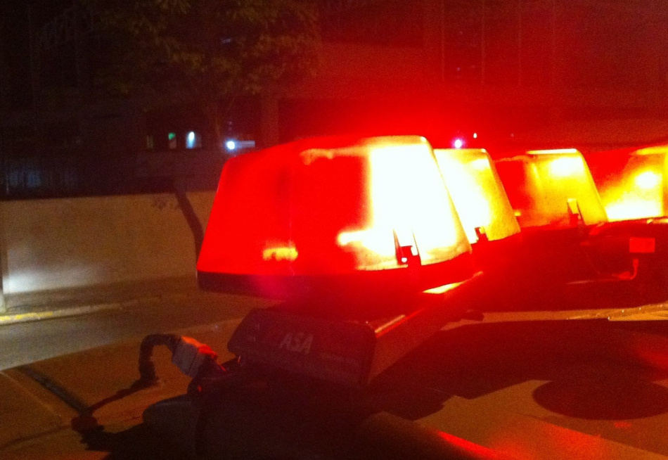 Acidente entre carro e micro-ônibus na BR 381 deixou três pessoas feridas na manhã deste sábado