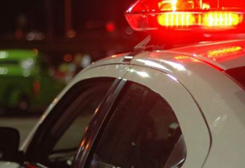 Motoqueiro fica ferido em Pará de Minas após ter seu veículo atingido na lateral por um Fiat Siena