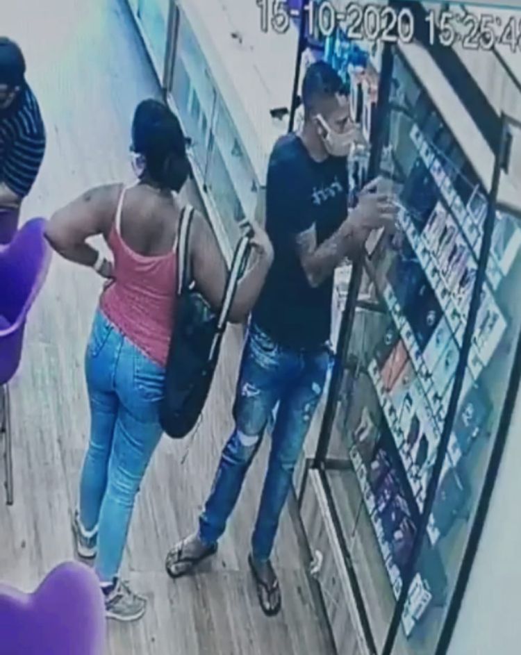 Casal é procurado após furtar dois aparelhos celulares de uma loja em Pará de Minas