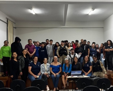 Polícia Militar realiza palestra do Agosto Lilás em Onça de Pitangui.