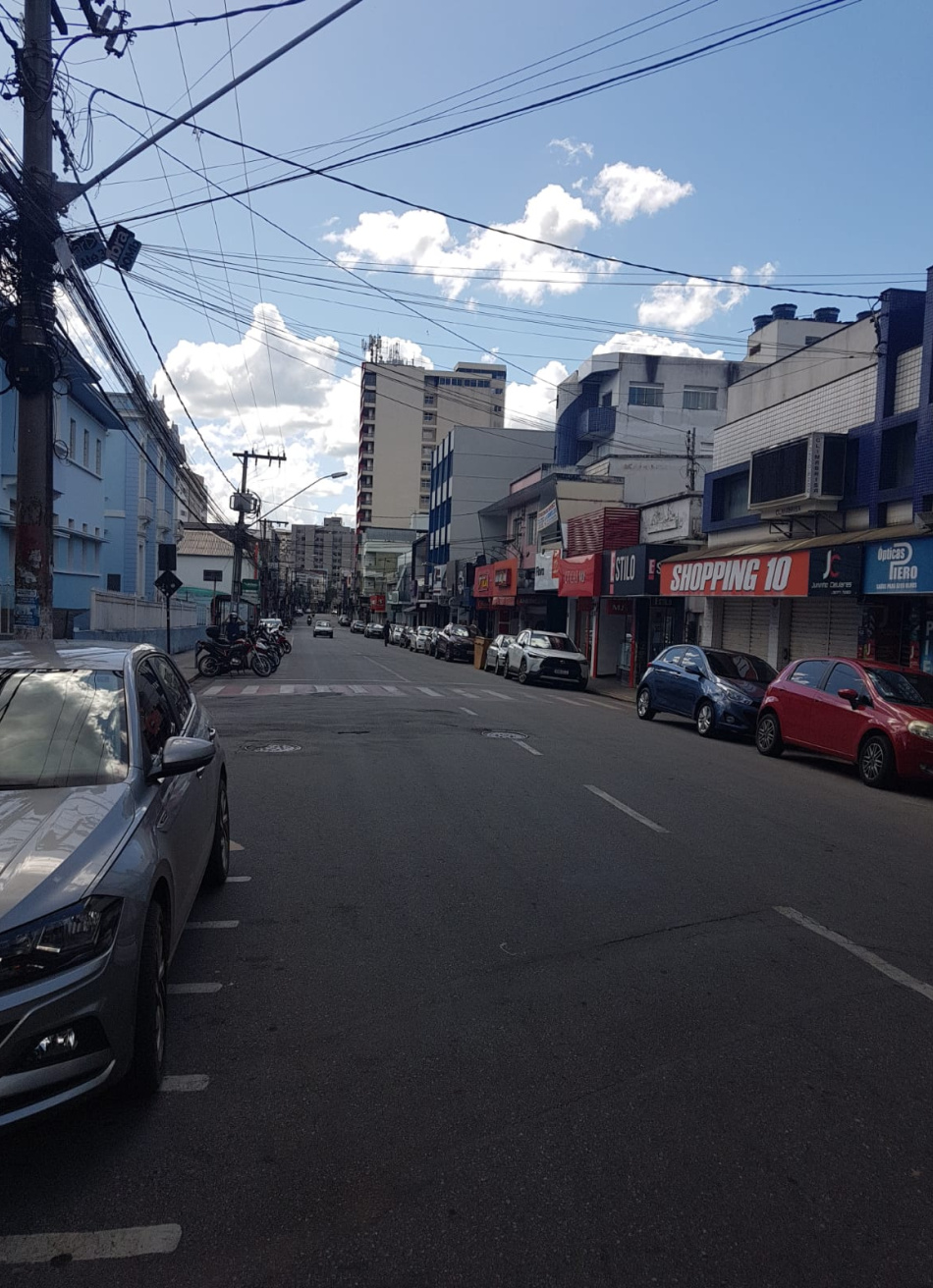 Segunda-feira de Carnaval em Pará de Minas é marcada por ruas vazias e lojas fechadas no centro