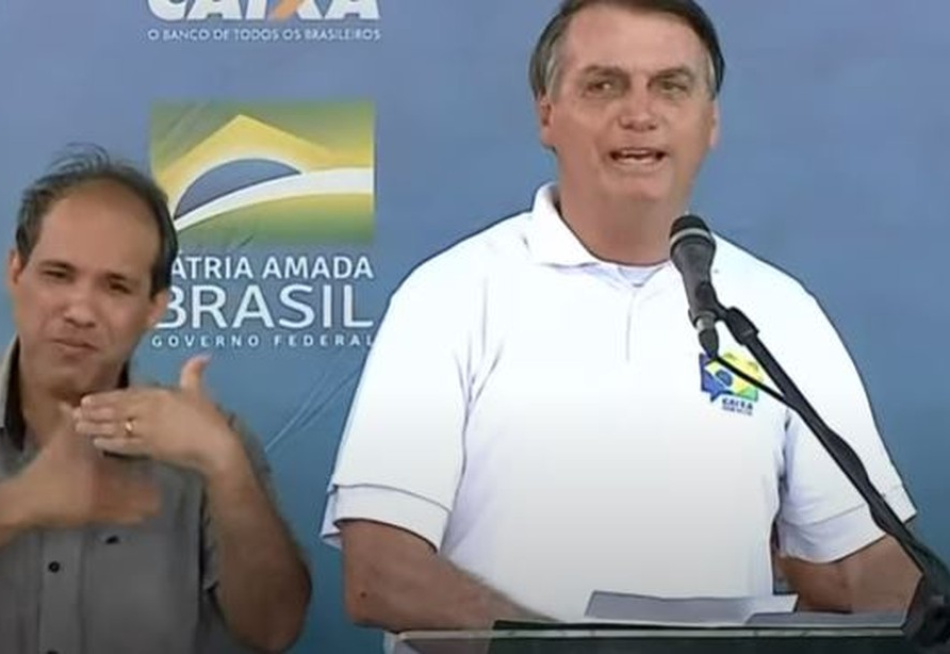 Bolsonaro diz que Brasil tem questões mais complexas do que problemas raciais