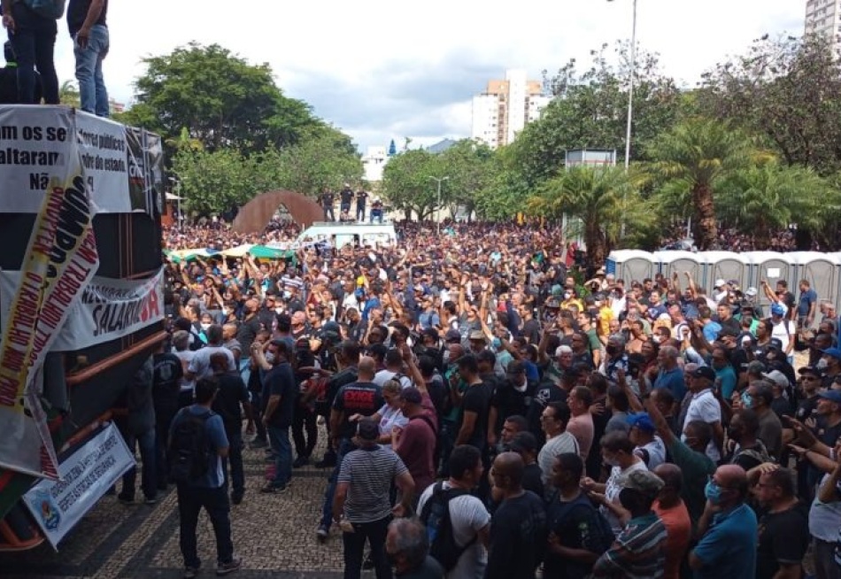 Forças de segurança Pública de Minas Gerais realizaram nesta quarta-feira uma grande marcha de protesto em Belo Horizonte