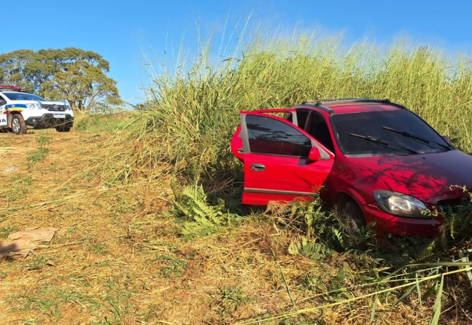 PM recupera veiculo com sinalização de roubo e prende suspeitos de receptação na rodovia BR-352.